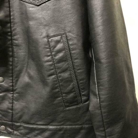 Levi's Men's Trucker Jacket Black Faux Leather NWT - Picture 6 of 6
